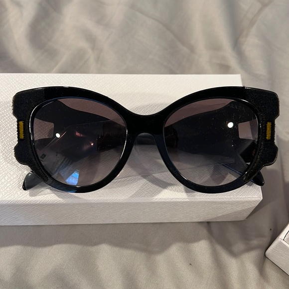 Prada sunglasses!!!! - Picture 1 of 3
